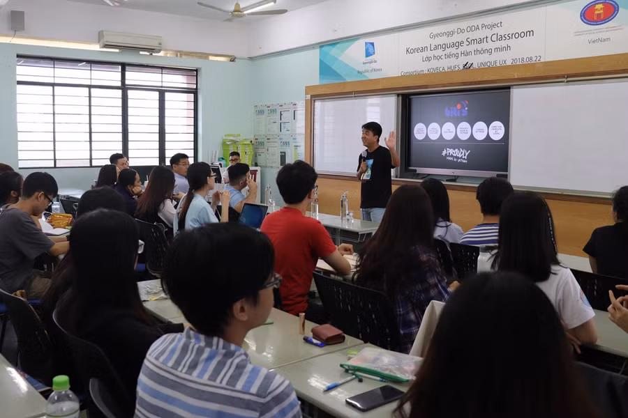 Một buổi sinh hoạt học tập của sinh viên Trường ĐHKHXH&amp;NV TPHCM.