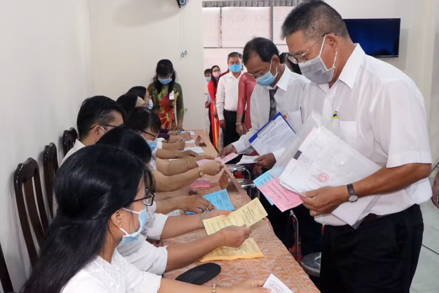 Cử tri khu phố Khánh Hòa, P.Tân Phước Khánh, TX Tân Uyên đi bỏ phiếu bầu cử.