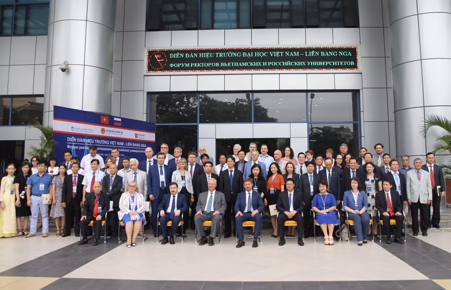 Các đại biểu tham dự diễn đàn Các đại biểu tham dự diễn đàn