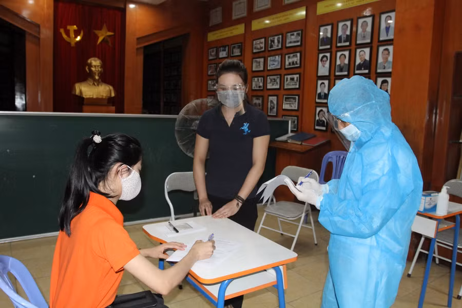 Thực hiện quy trình phòng dịch theo quy định