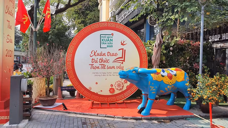 Phố Sách Xuân Tân Sửu 2021 được mở cửa từ sáng ngày mùng 3 Tết với nhiều phần quà hấp dẫn.