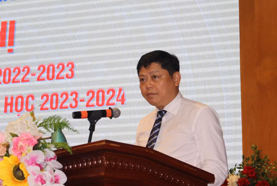Ông Tạ Nam Chiến - Chủ tịch UBND quận Ba Đình chúc mừng ngành Giáo dục quận năm học 2022 - 2023.