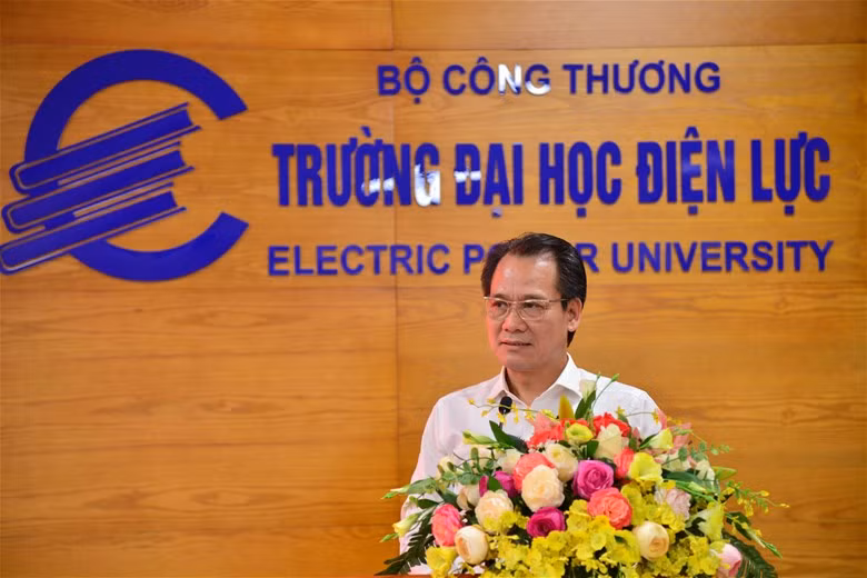 Ông Nguyễn Thanh Sơn - Bí thư Đảng ủy Khối các trường Đại học, Cao đẳng Hà Nội phát biểu tại hội nghị.