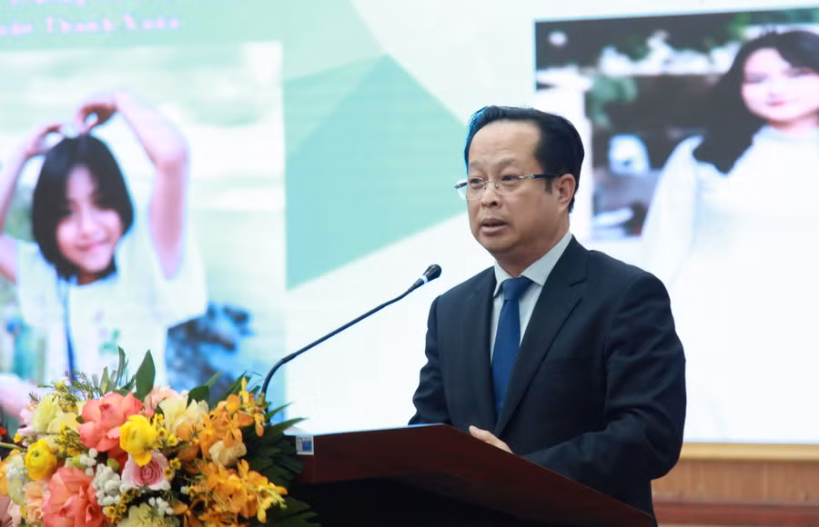 Giám đốc Sở GD&amp;ĐT Hà Nội Trần Thế Cương phát biểu tại buổi lễ.