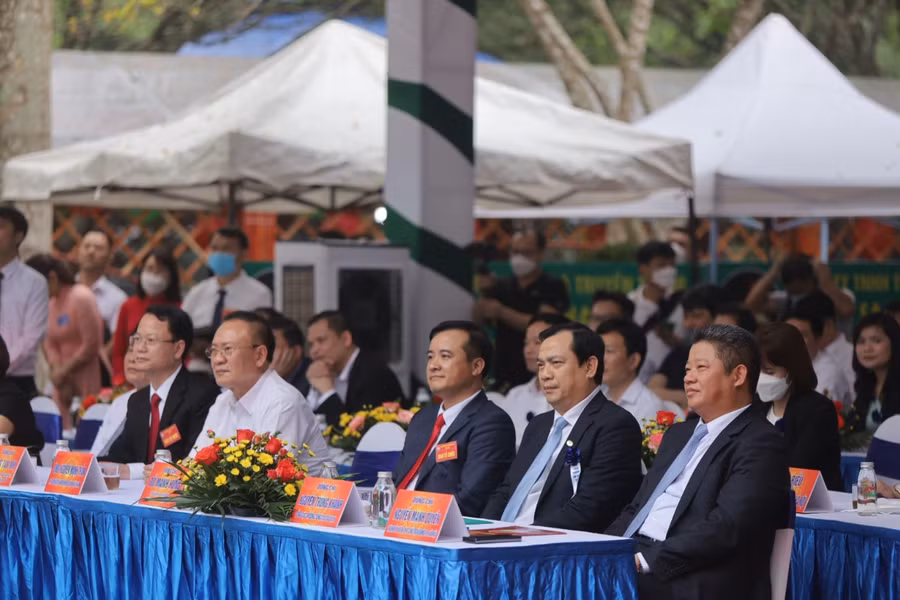 Các đại biểu về dự khai trương du lịch Ba Vì.