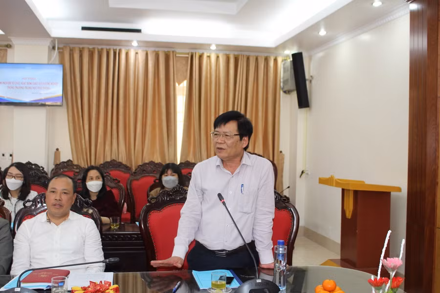 Ông Cao Xuân Hùng – Giám đốc Sở GD&amp;ĐT Nam Định đánh giá cao tính thực tiễn và cần thiết của đề tài nghiên cứu khoa học “Nghiên cứu, đề xuất giải pháp tổ chức giáo dục hướng nghiệp để phát triển năng lực định hướng nghề nghiệp của học sinh THPT tỉnh Hưng Yên”