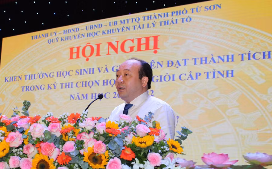 Ông Hoàng Bá Huy - Phó Bí thư Thành ủy, Chủ tịch UBND thành phố Từ Sơn phát biểu.
