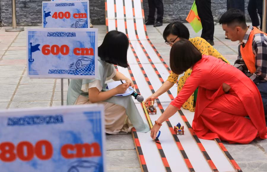 Học sinh tranh tài Cuộc thi Amazing Race. Học sinh tranh tài Cuộc thi Amazing Race.