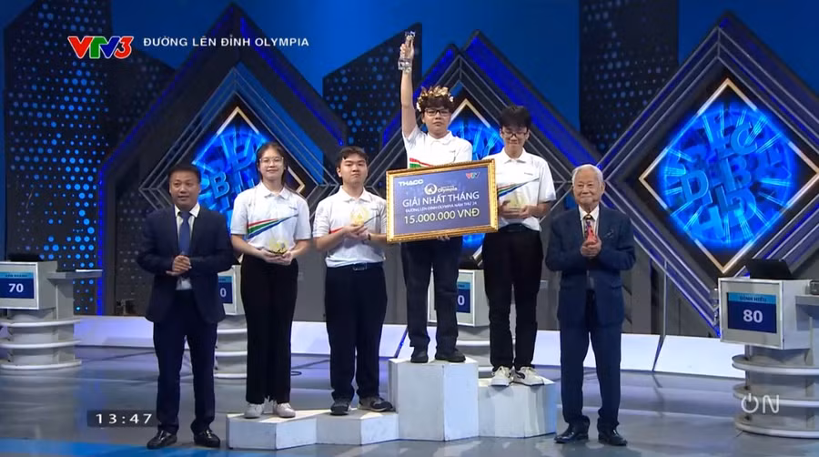 Tuấn Minh xuất sắc giành vòng nguyệt quế.