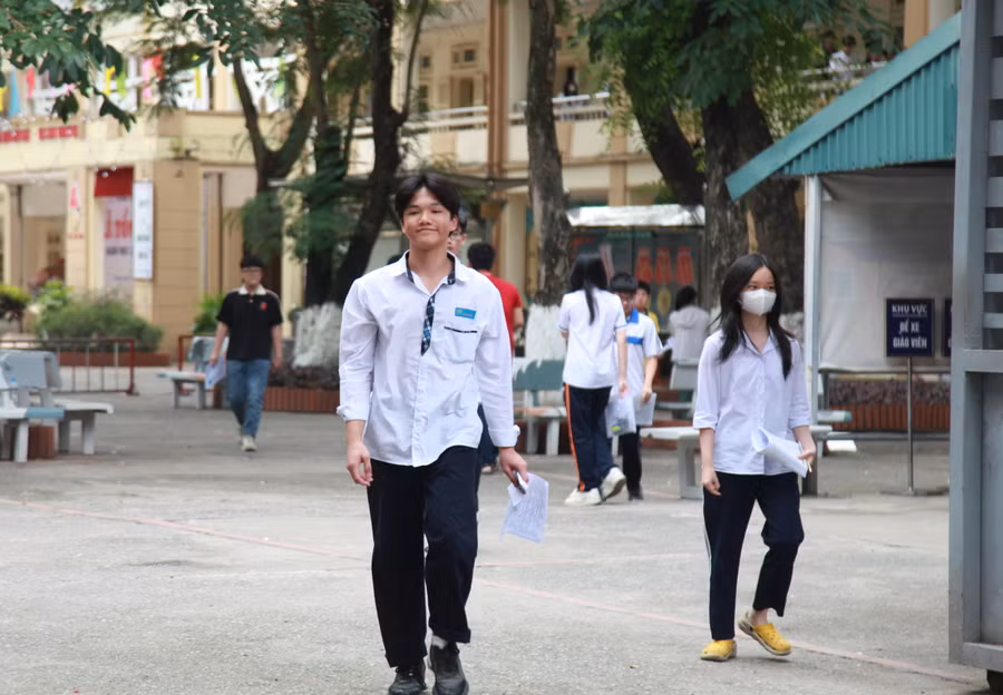 Môn ngoại ngữ vốn được coi là thế mạnh của nhiều thí sinh Hà Nội, tuy nhiên, đề tiếng Anh năm nay mang tính phân hóa cao nên không dễ đề đạt được điểm 10.