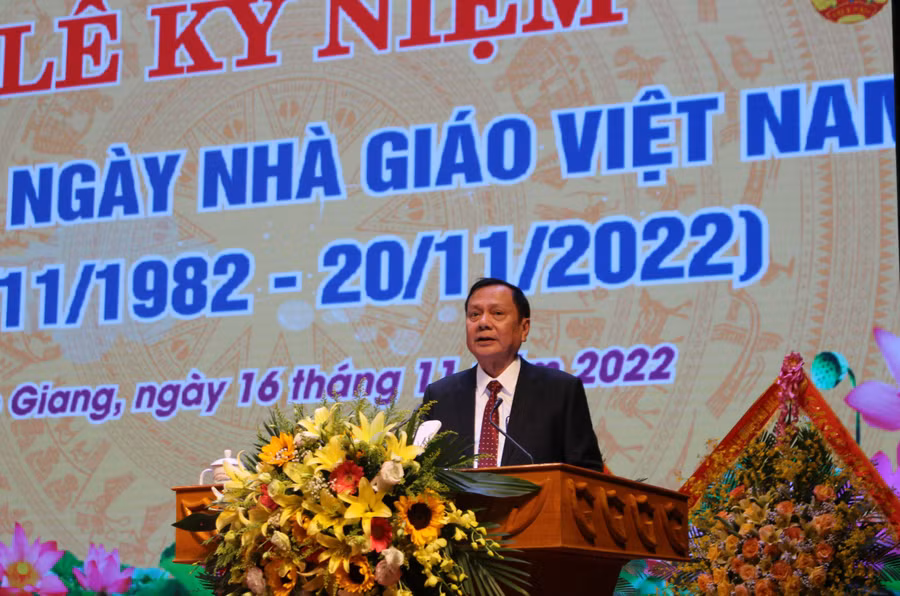 Ông Nguyễn Văn Thêm - Phó Giám đốc Sở GD&amp;ĐT Bắc Giang phát biểu tại buổi lễ.