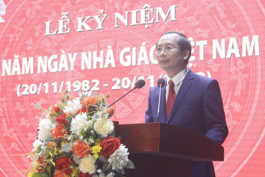 PGS.TS Nguyễn Bá Chiến - Hiệu trưởng Trường Đại học Nội vụ Hà Nội phát biểu tại lễ kỷ niệm.