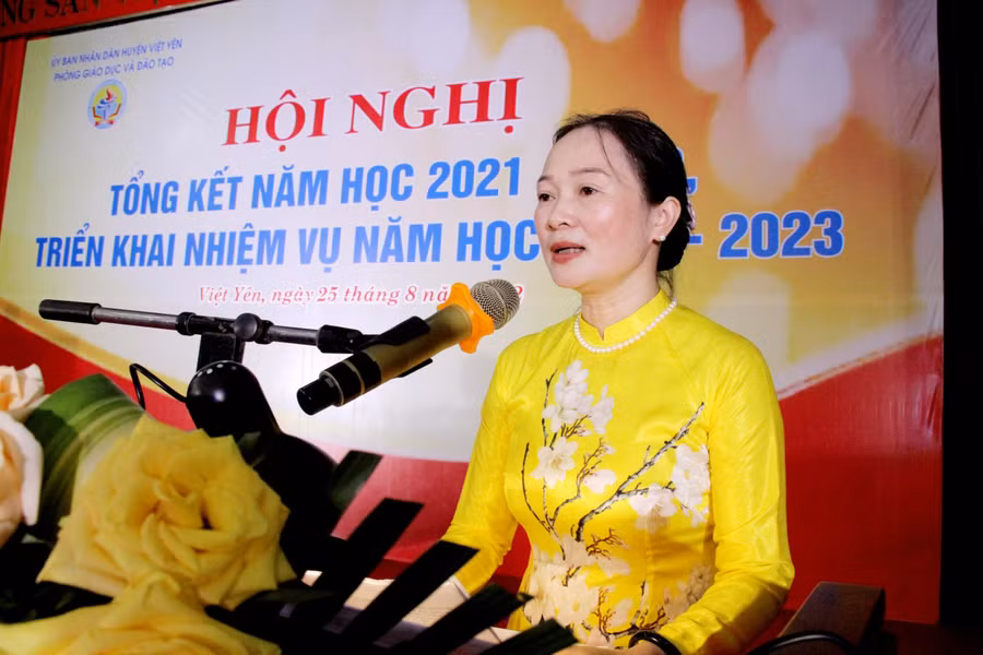 Bà Đỗ Thị Hương - Trưởng phòng GD&amp;ĐT huyện Việt Yên phát biểu tại hội nghị.