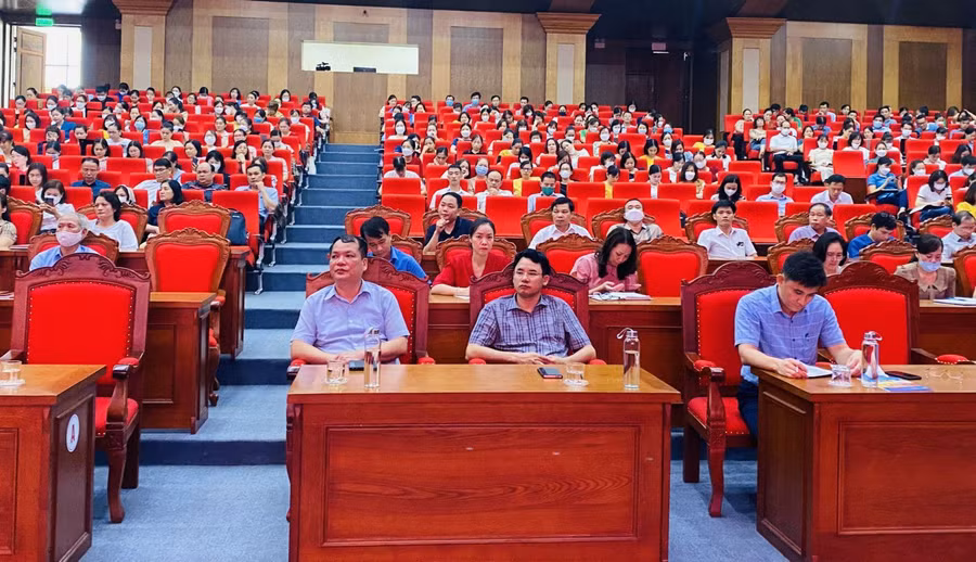 Đại biểu dự hội nghị. Đại biểu dự hội nghị.