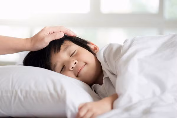 Khi trẻ ngủ vào buổi trưa, bộ não có thể được tăng cường khả năng ghi nhớ và trẻ luôn tràn đầy năng lượng. (Ảnh minh họa).