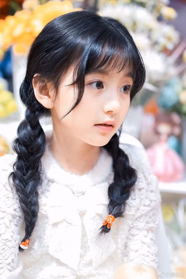 Cô bé được nhiều người ví là tiểu Angelababy.