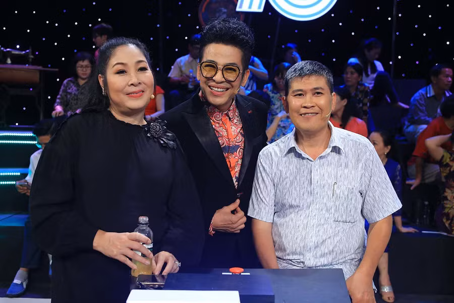 Anh được mời tham gia một số chương trình giải trí gần đây.
