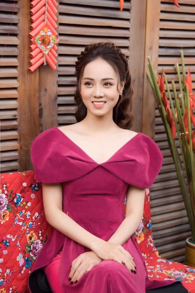 Bạn gái nghệ sĩ Công Lý trẻ trung, xinh đẹp và phong cách thời trang thanh lịch