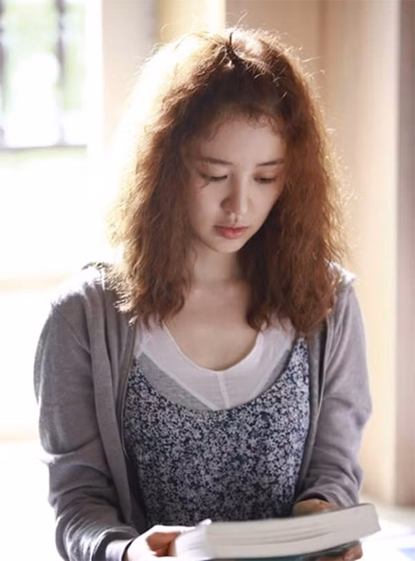 15 kiểu tóc xù đẹp cho nữ thêm dễ thương cá tính được yêu thích nhất - 9