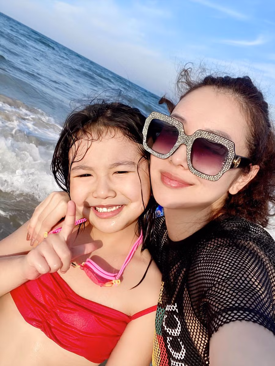 Con gái cả của Jennifer Phạm ngày càng giống hệt mẹ, nhan sắc chuẩn hoa hậu ảnh 6