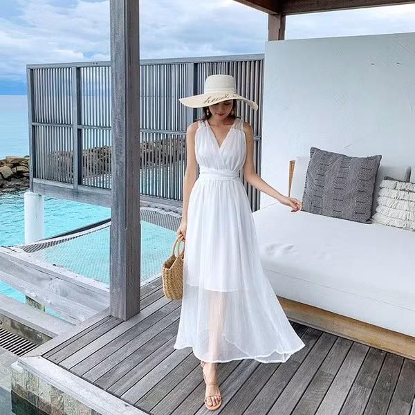 Vẻ thướt tha của những chiếc váy maxi tôn lên sự nữ tính của phái đẹp.