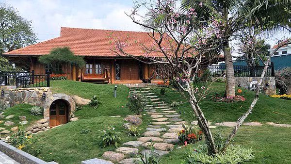 Toàn cảnh “biệt phủ” của danh hài Xuân Bắc ở Hà Nội khiến dân tình choáng ngợp - 1
