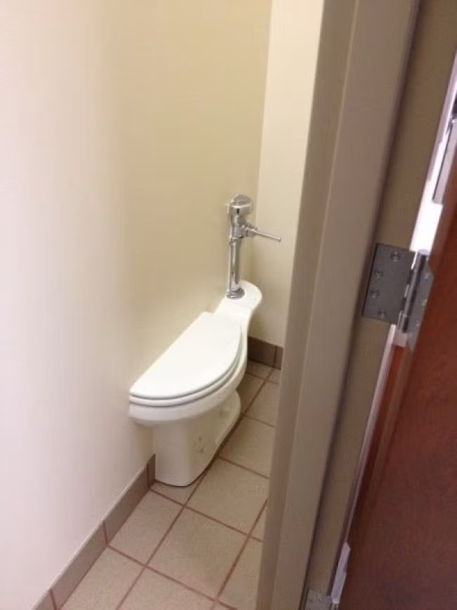 Một nửa chiếc lavabo liệu có còn là lavabo?