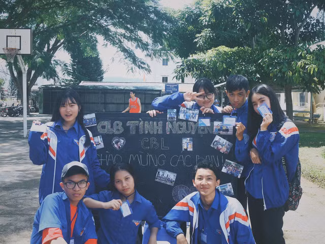 Hoạt động ngoại khóa tại Bảo Lộc khá hạn chế nên CLB tình nguyện tại trường mà Duy tham gia và điều hành có thể xem là "của hiếm"