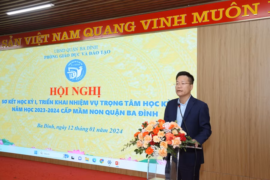 Ông Lê Đức Thuận, Trưởng phòng GD&ĐT quận Ba Đình phát biểu tại hội nghị. Ông Lê Đức Thuận, Trưởng phòng GD&ĐT quận Ba Đình phát biểu tại hội nghị.