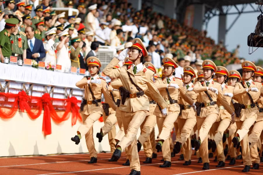 Màn duyệt đội ngũ của học viên Học viện Cảnh sát Nhân dân tại lễ kỉ niệm
