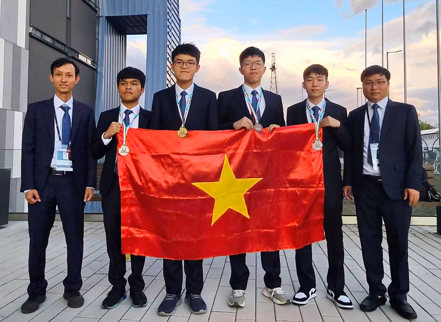 Đội tuyển Việt Nam tham dự Olympic Tin học quốc tế 2023.