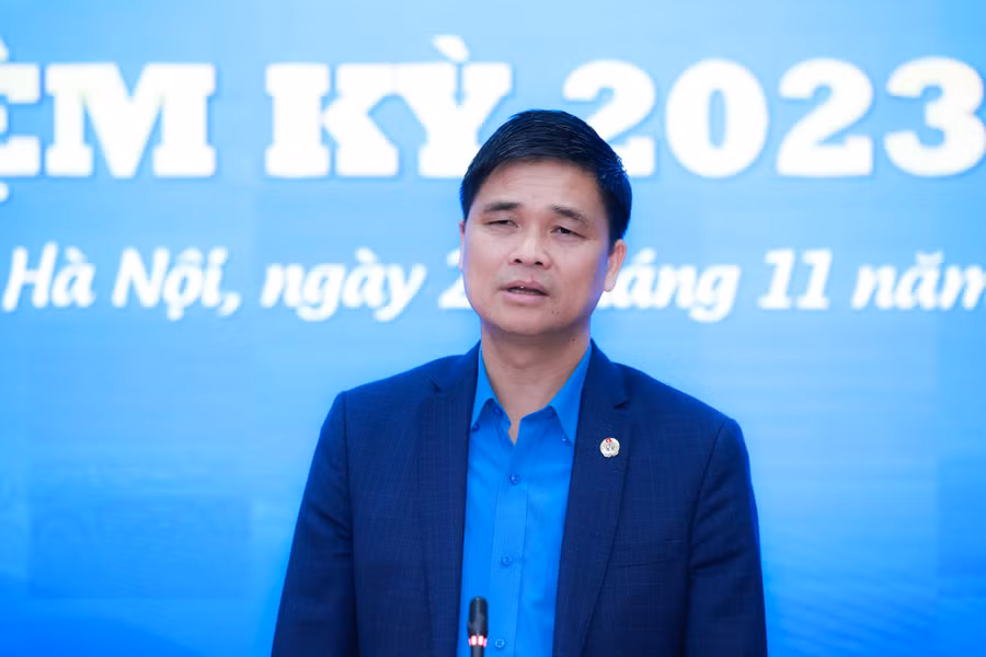 Phó Chủ tịch Tổng Liên đoàn Lao động Việt Nam - Ngọ Duy Hiểu phát biểu tại buổi họp báo.