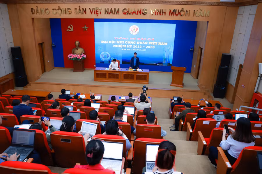 Quang cảnh buổi họp báo.