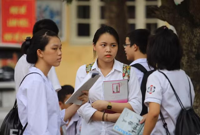 Phương án thi vào lớp 10 của Hà Nội: Không gây căng thẳng cho học sinh