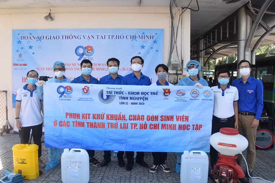 Đại diện các đơn vị phối hợp thể hiện quyết tâm trước khi ra quân chiến dịch.