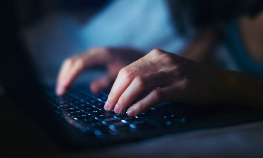 Người đàn ông tốt bụng suýt ngồi tù oan vì “nhẹ dạ” cho hàng xóm xin mật khẩu wifi (ảnh: Daily Star)