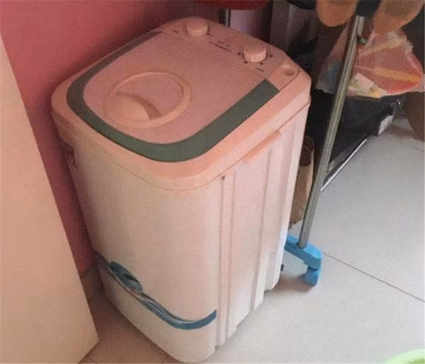 Con gái 7 tuổi nhập viện, mê sảng liên tục nhắc đến chiếc máy giặt, bà mẹ sốc đến "rụng rời toàn thân" khi phát hiện bí mật động trời - 2