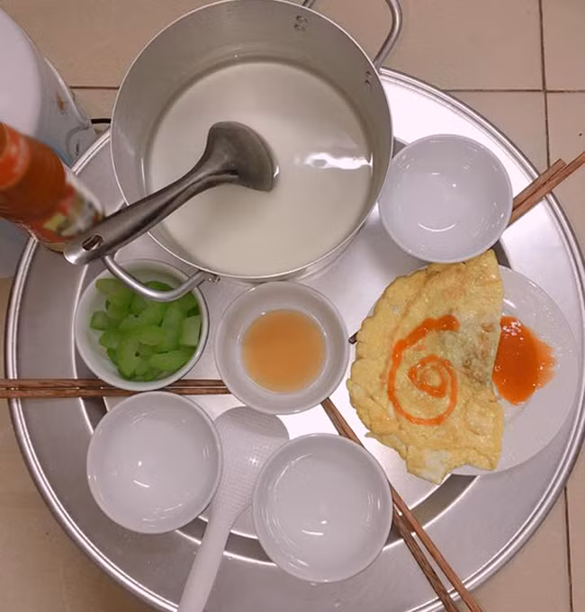 Bữa ăn cuối tháng chỉ sinh viên mới hiểu thấu ảnh 10 Bữa ăn cuối tháng chỉ sinh viên mới hiểu thấu ảnh 10