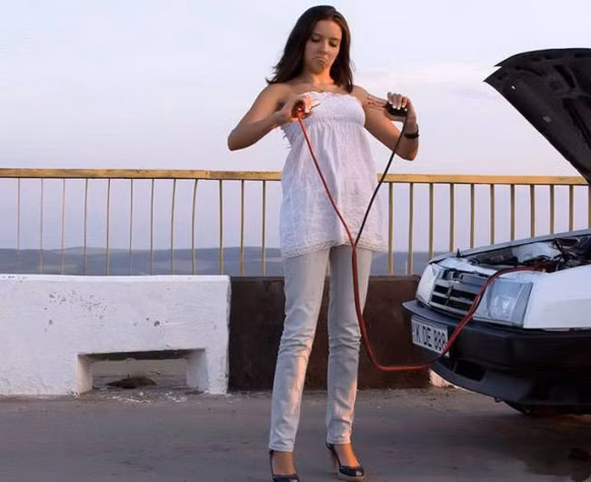 "Sạc" thế này không biết ắc quy có lên điện không?