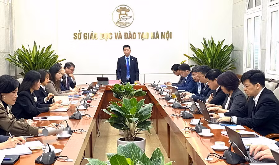 Phó Giám đốc Sở GD&ĐT Hà Nội Phạm Quốc Toản chủ trì hội nghị. Phó Giám đốc Sở GD&ĐT Hà Nội Phạm Quốc Toản chủ trì hội nghị.