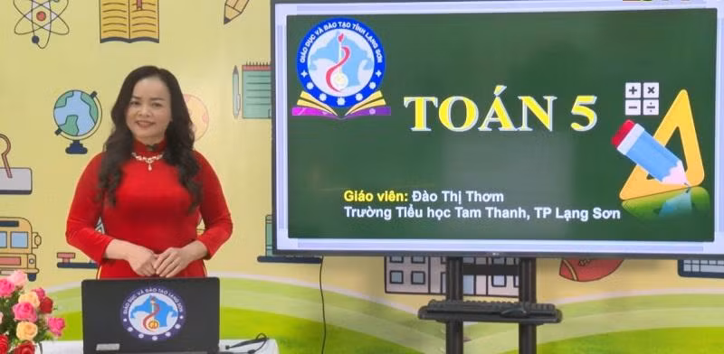 Cô Đào Thị Thơm tham gia dạy học trên truyền hình. Ảnh NVCC.