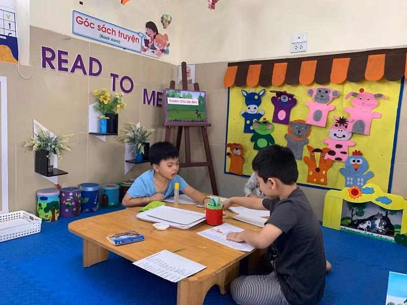 Phụ huynh, nhà trường cần chuẩn bị tâm lý cũng như chia sẻ với trẻ về các kỹ năng cần có khi lên lớp 1.