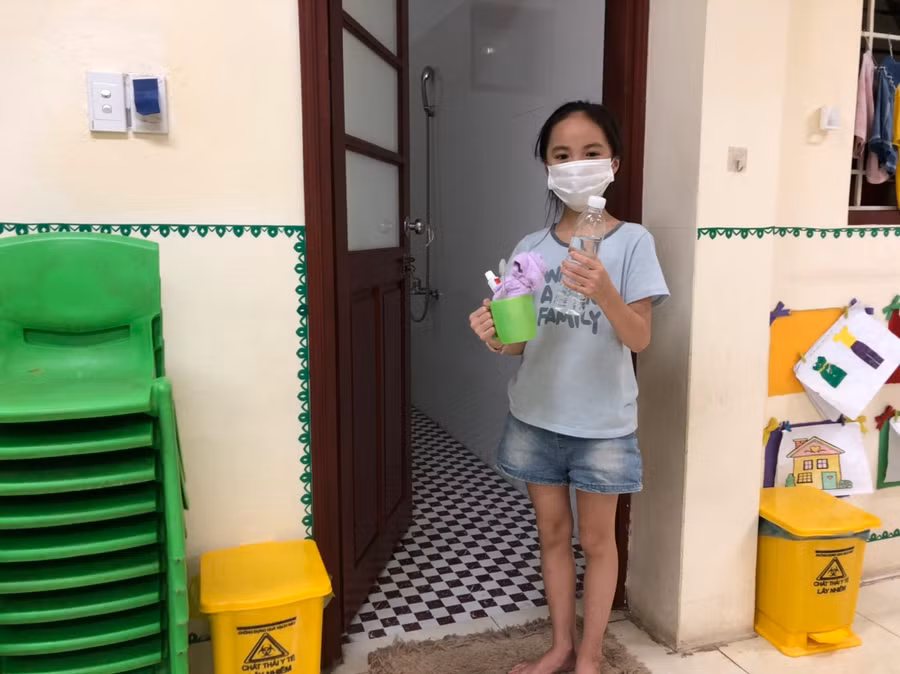 Học sinh sinh hoạt trong khu cách ly.