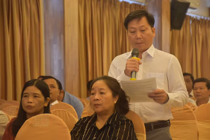 Ông Lô Thanh Nhất – Phó Chủ tịch UBND huyện Tương Dương (Nghệ An) phát biểu tại hội thảo Ông Lô Thanh Nhất – Phó Chủ tịch UBND huyện Tương Dương (Nghệ An) phát biểu tại hội thảo