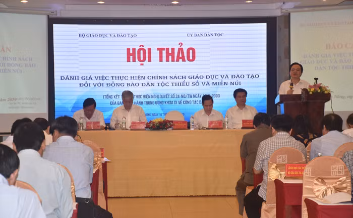 Bộ trưởng GD&ĐT Phùng Xuân Nhạ phát biểu đề dẫn Hội thảo