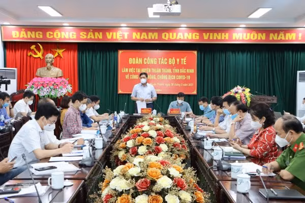 Đoàn công tác Bộ Y tế làm việc với huyện Thuận Thành.
