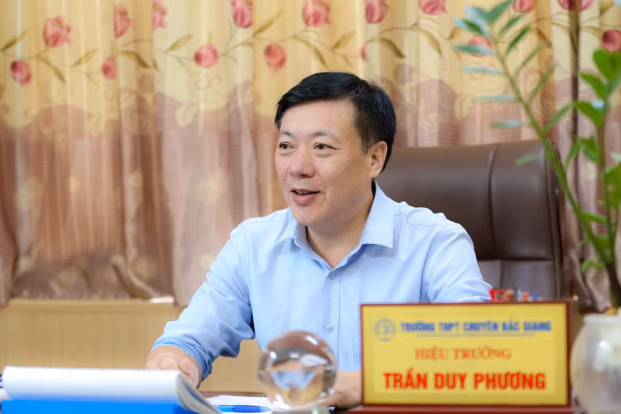 Thầy Trần Duy Phương - Hiệu trưởng Trường THPT Chuyên Bắc Giang chia sẻ với Báo GD&TĐ. Thầy Trần Duy Phương - Hiệu trưởng Trường THPT Chuyên Bắc Giang chia sẻ với Báo GD&TĐ.