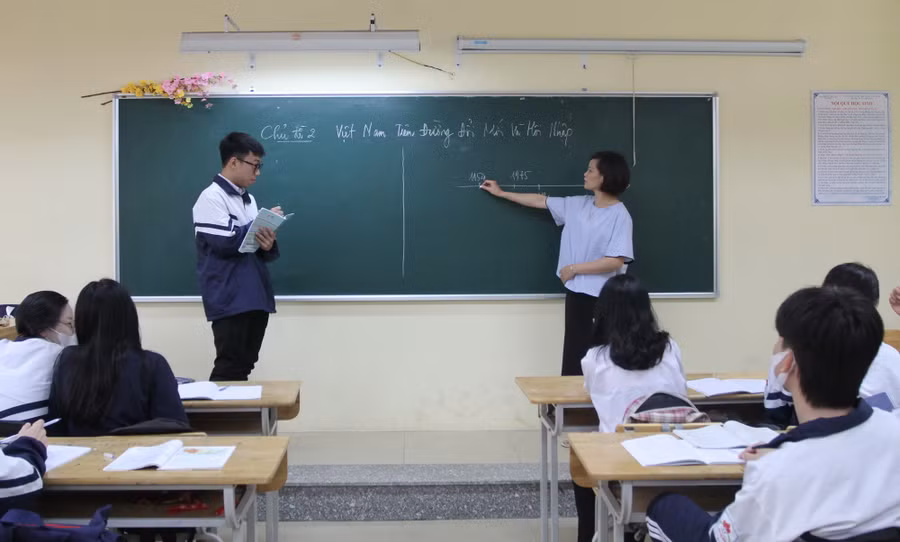Vũ Thế Sơn trong một giờ học.