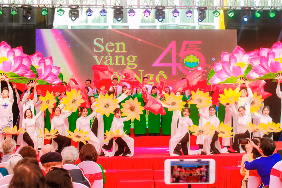 Chương trình 45 năm - Sen vàng hội ngộ
