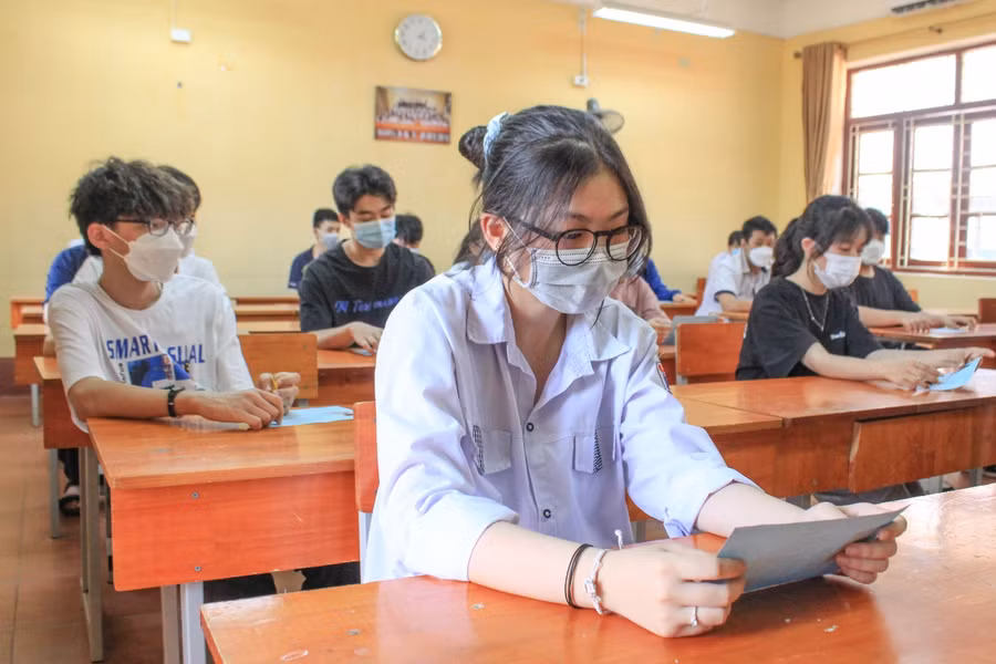 Thí sinh dự thi vào lớp 10 THPT không chuyên.